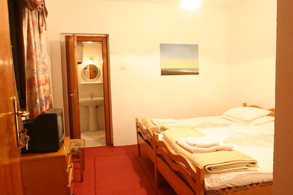טיראנה Guesthouse Pension Andrea חדר תמונה