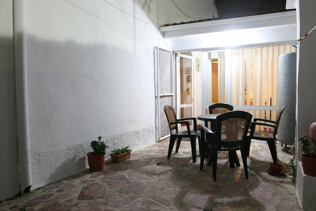 טיראנה Guesthouse Pension Andrea מראה חיצוני תמונה